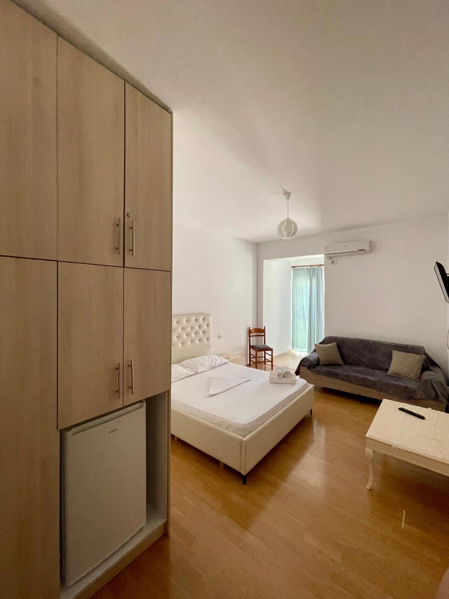 Keivi Guesthouse Sarande Exterior photo